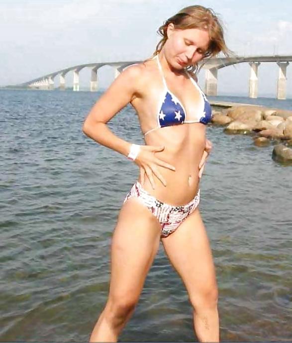 22P On the beach with Mia