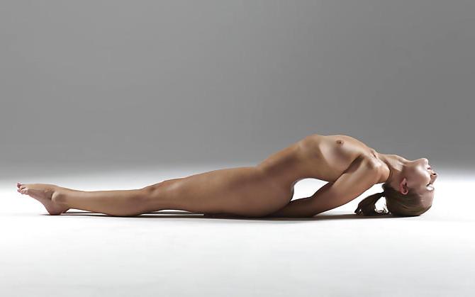 25P Naked yoga