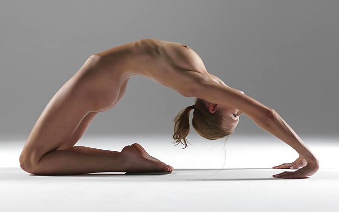 25P Naked yoga