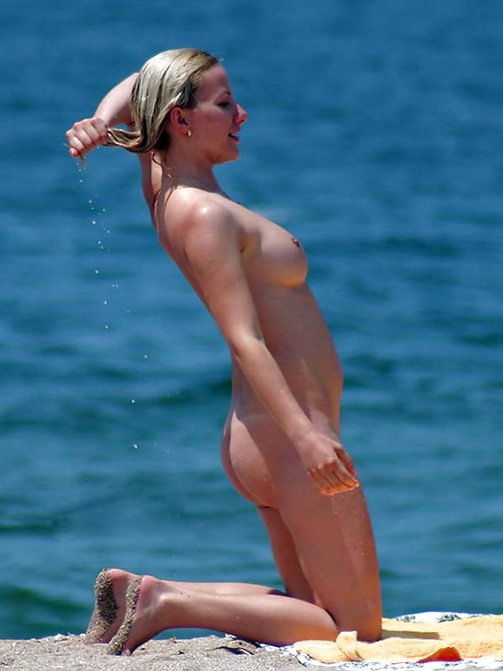 10P Mature woman with perfect tits on the beach
