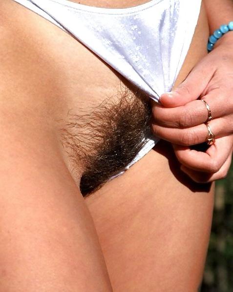 8P Gloria poses nude while hiking - jack off to her hairy pussy
