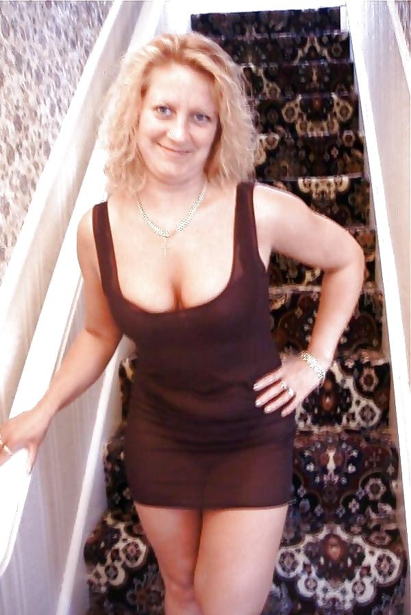 17P BEE - MATURE SEXY WEST MIDLANDS WOMAN