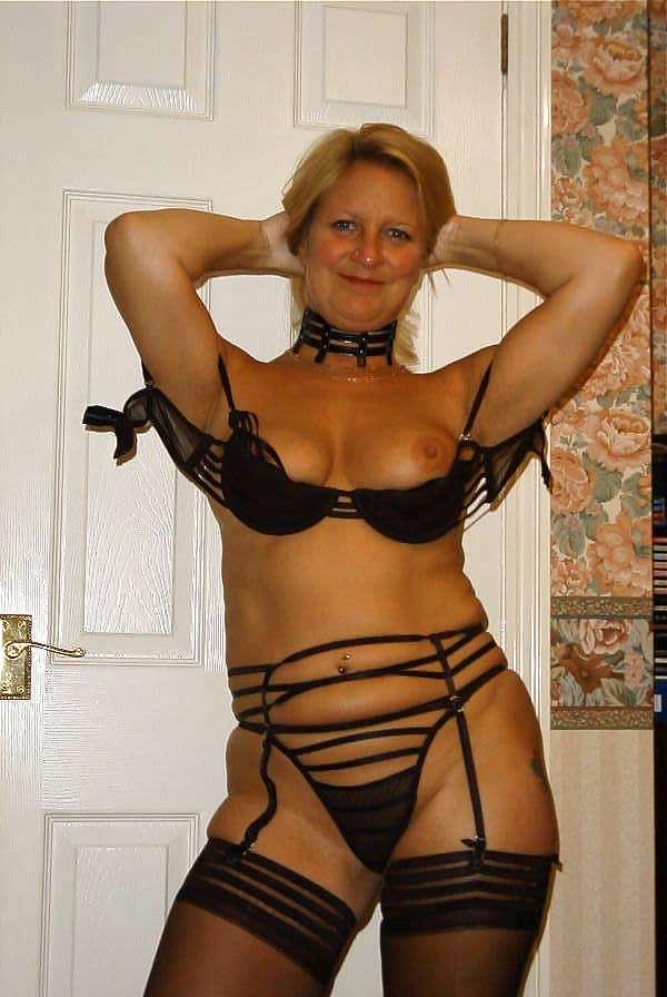 17P BEE - MATURE SEXY WEST MIDLANDS WOMAN
