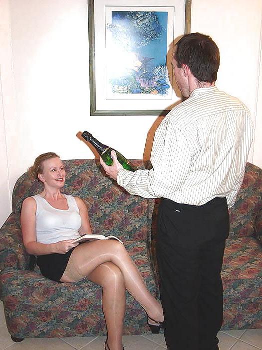 25P Mature woman surrenders both holes 2
