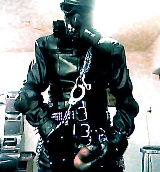 10P Leather Jerkoff Session 5
