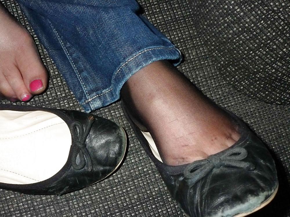 23P Black flats, black nylons