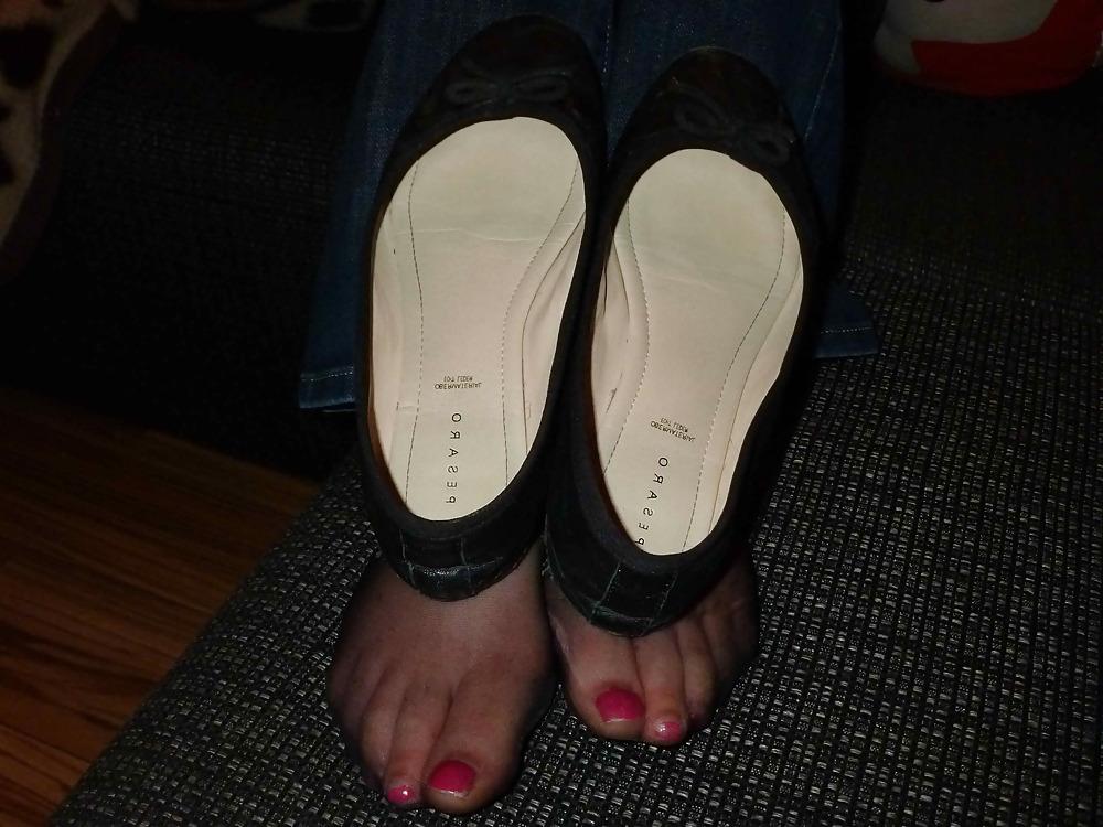 23P Black flats, black nylons