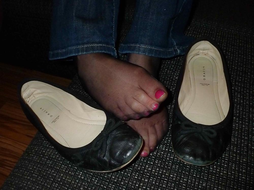 23P Black flats, black nylons