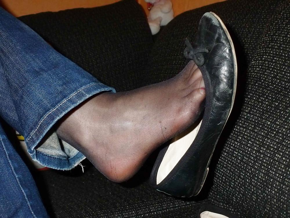23P Black flats, black nylons