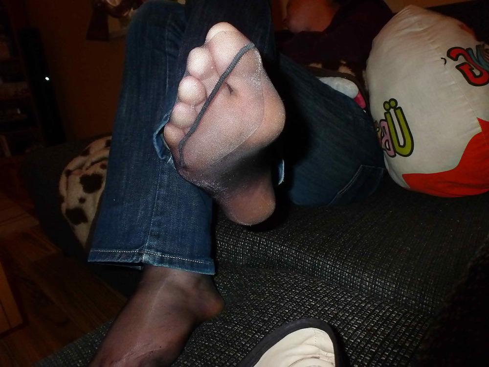 23P Black flats, black nylons