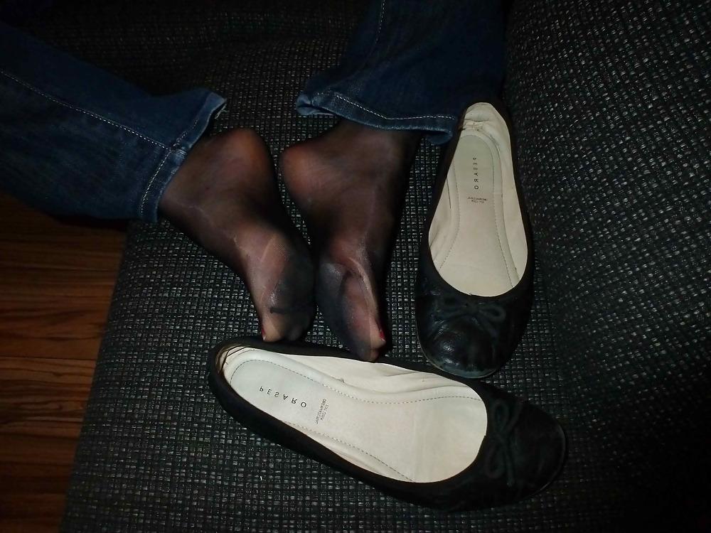 23P Black flats, black nylons