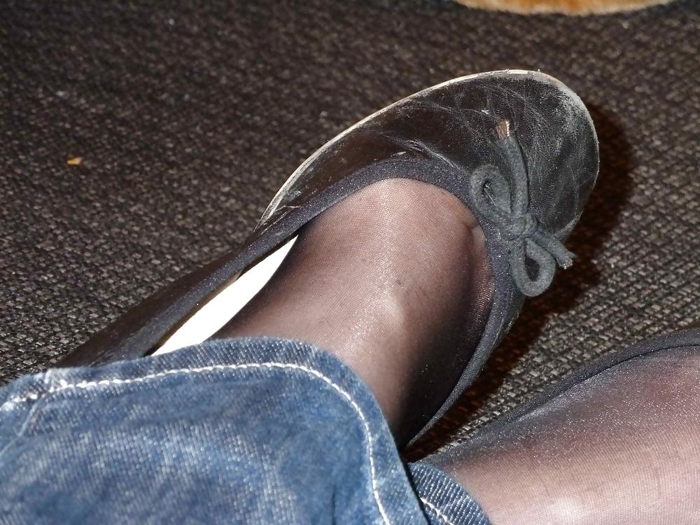 23P Black flats, black nylons