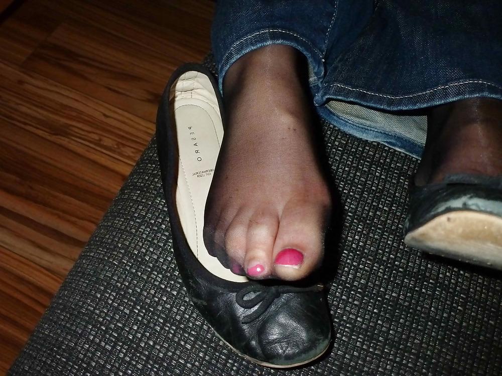 23P Black flats, black nylons