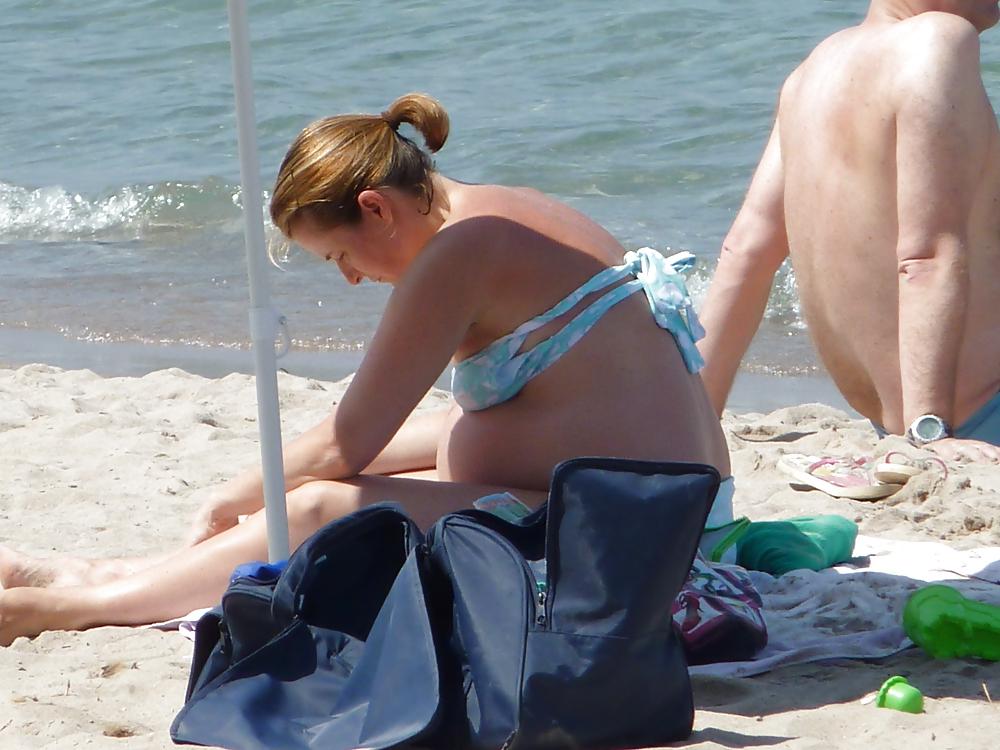 8P Voyeur - Pregnant girl on the beach (vacation in Corsica)