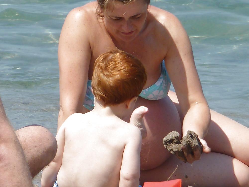 8P Voyeur - Pregnant girl on the beach (vacation in Corsica)