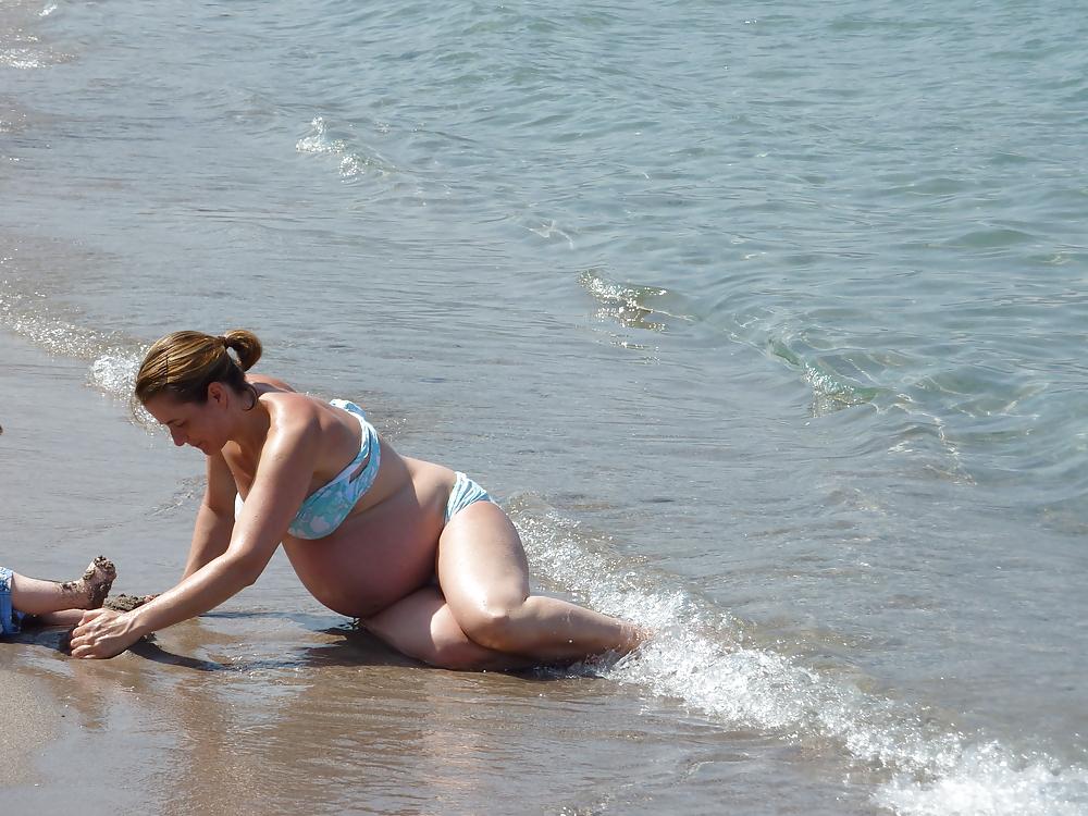 8P Voyeur - Pregnant girl on the beach (vacation in Corsica)