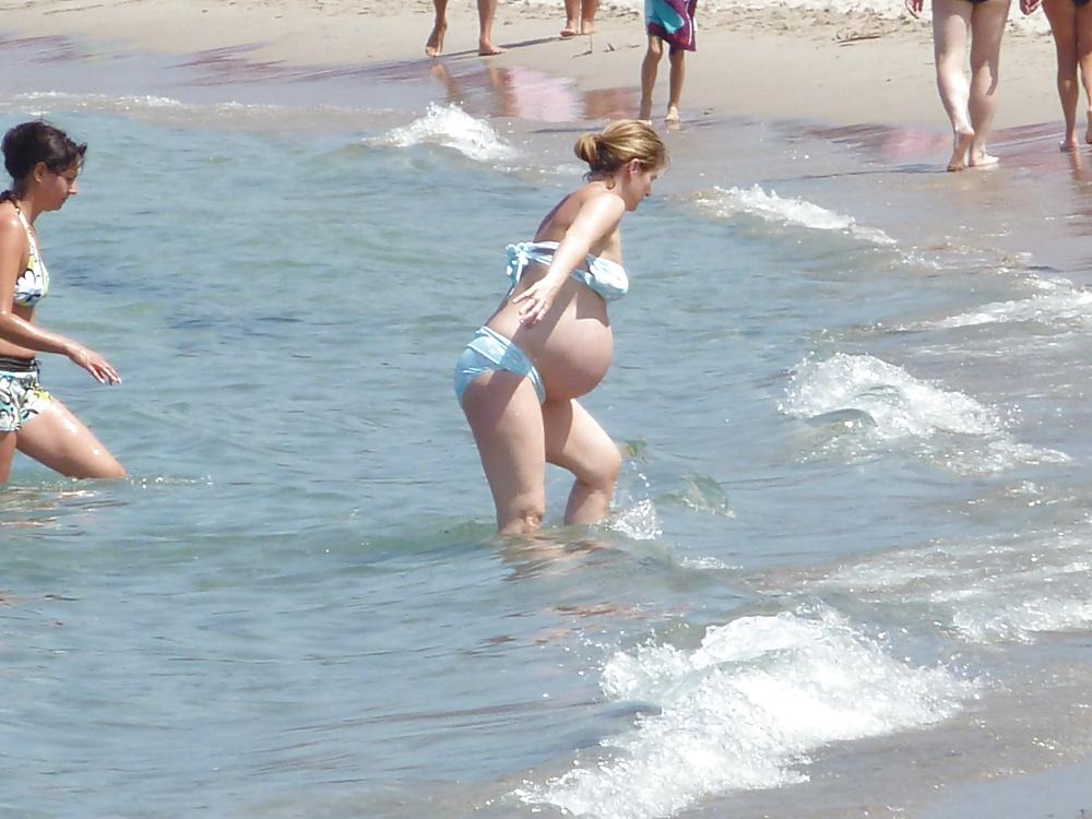 8P Voyeur - Pregnant girl on the beach (vacation in Corsica)