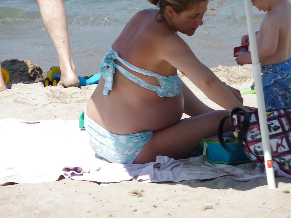 8P Voyeur - Pregnant girl on the beach (vacation in Corsica)