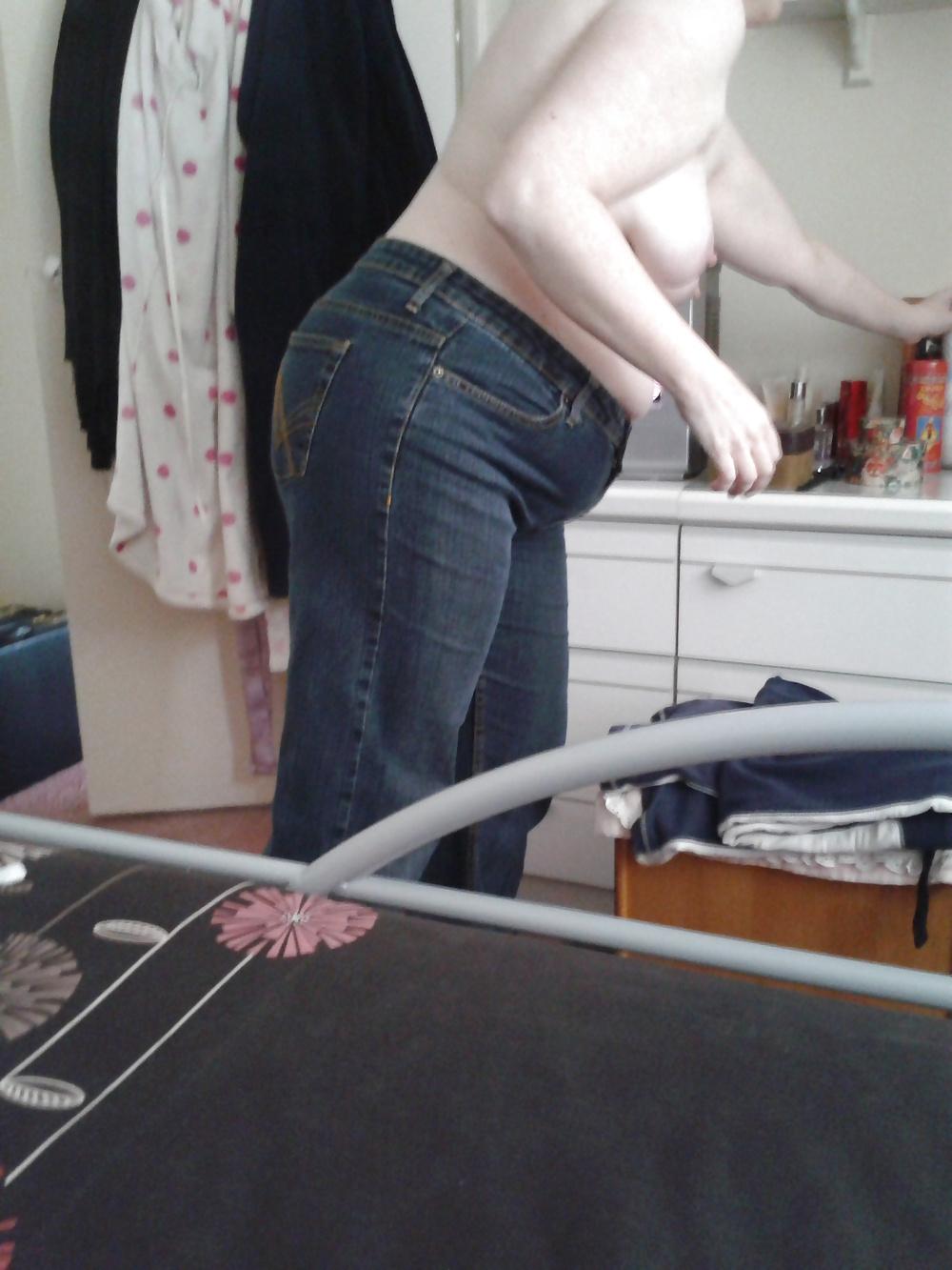 16P Secret pics of wife getting ready
