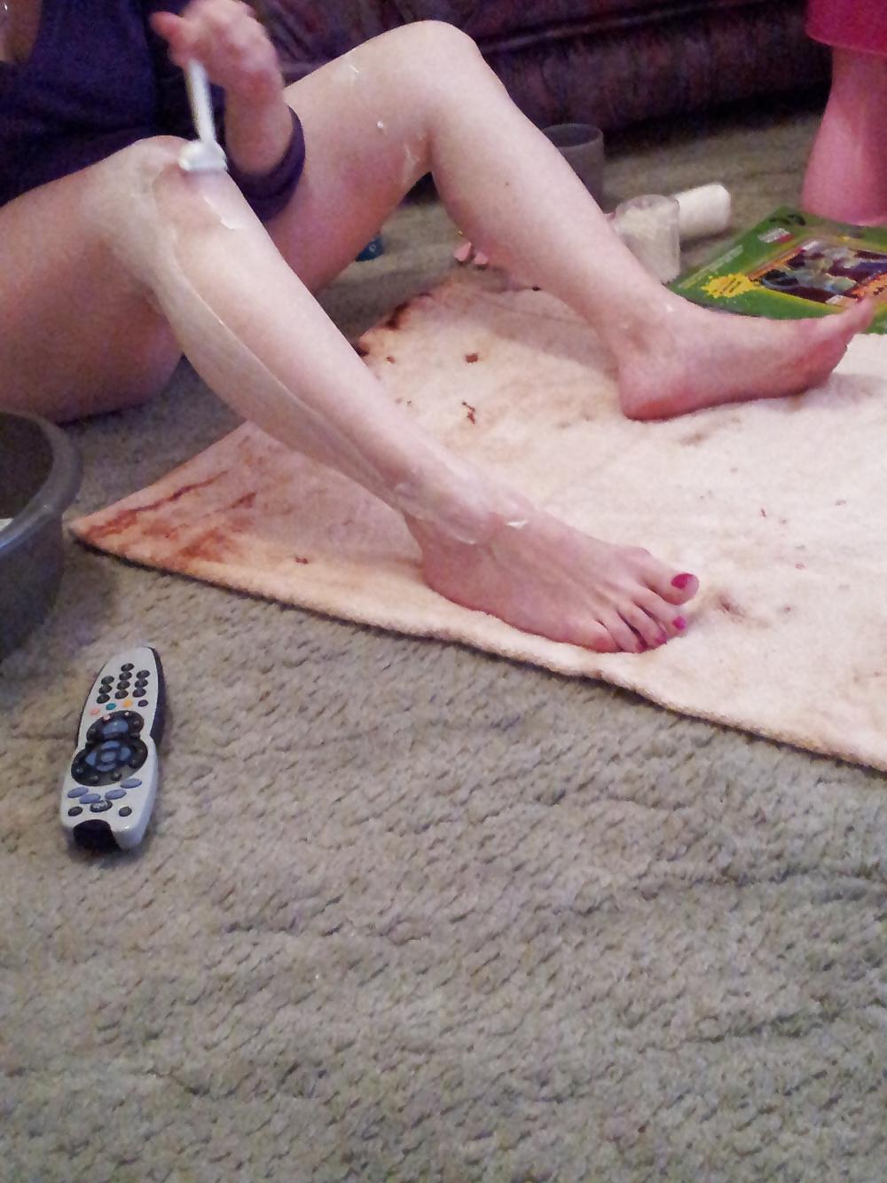 16P Secret pics of wife getting ready