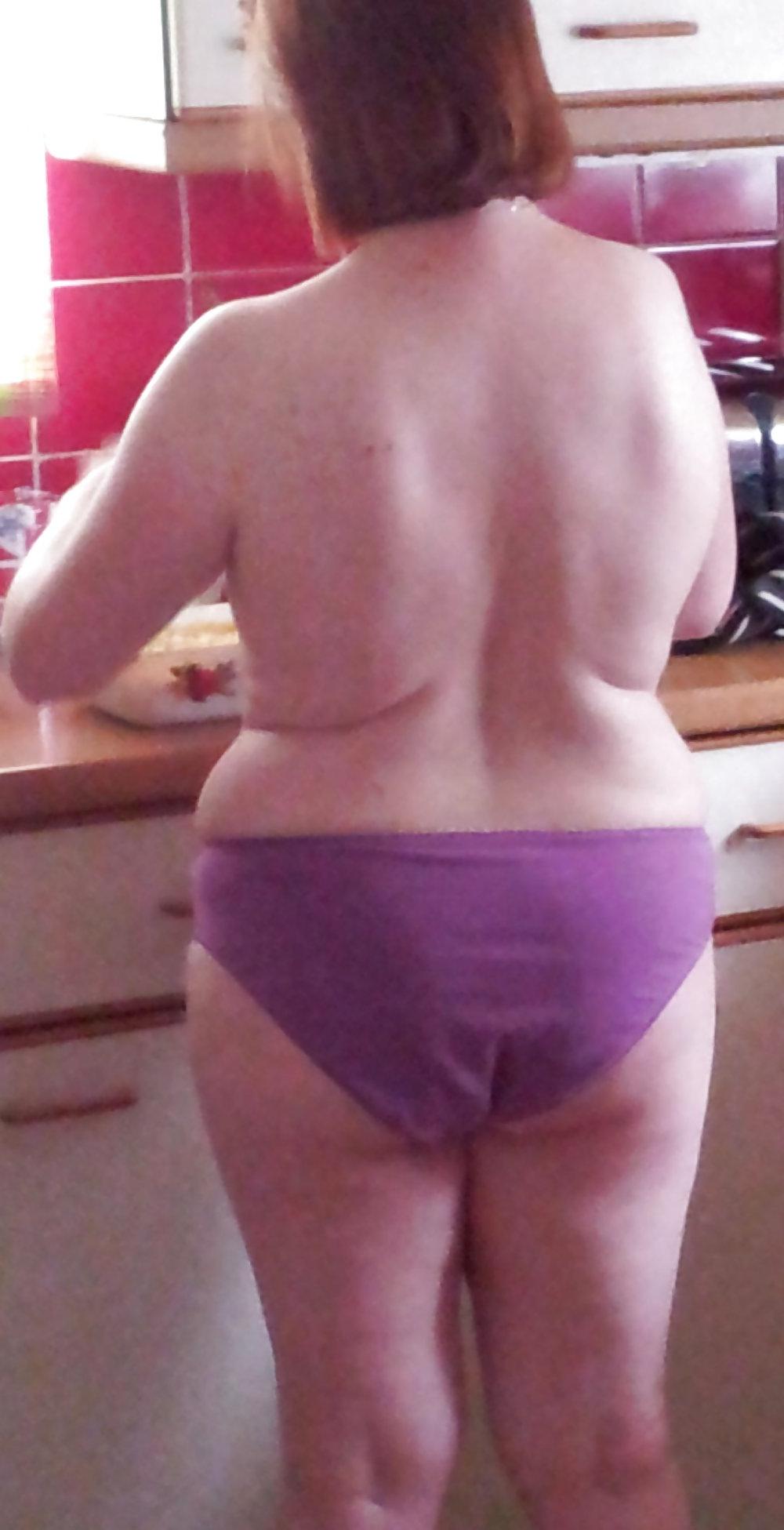 16P Secret pics of wife getting ready