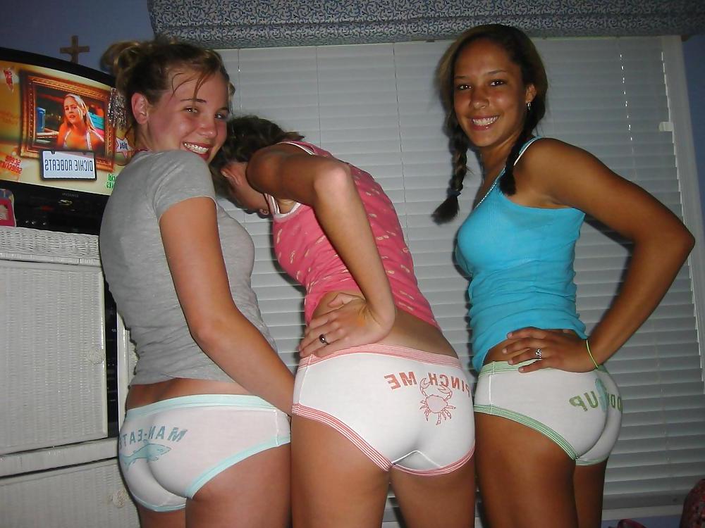 12P Candid voyeur public flashing tits panties party - girls