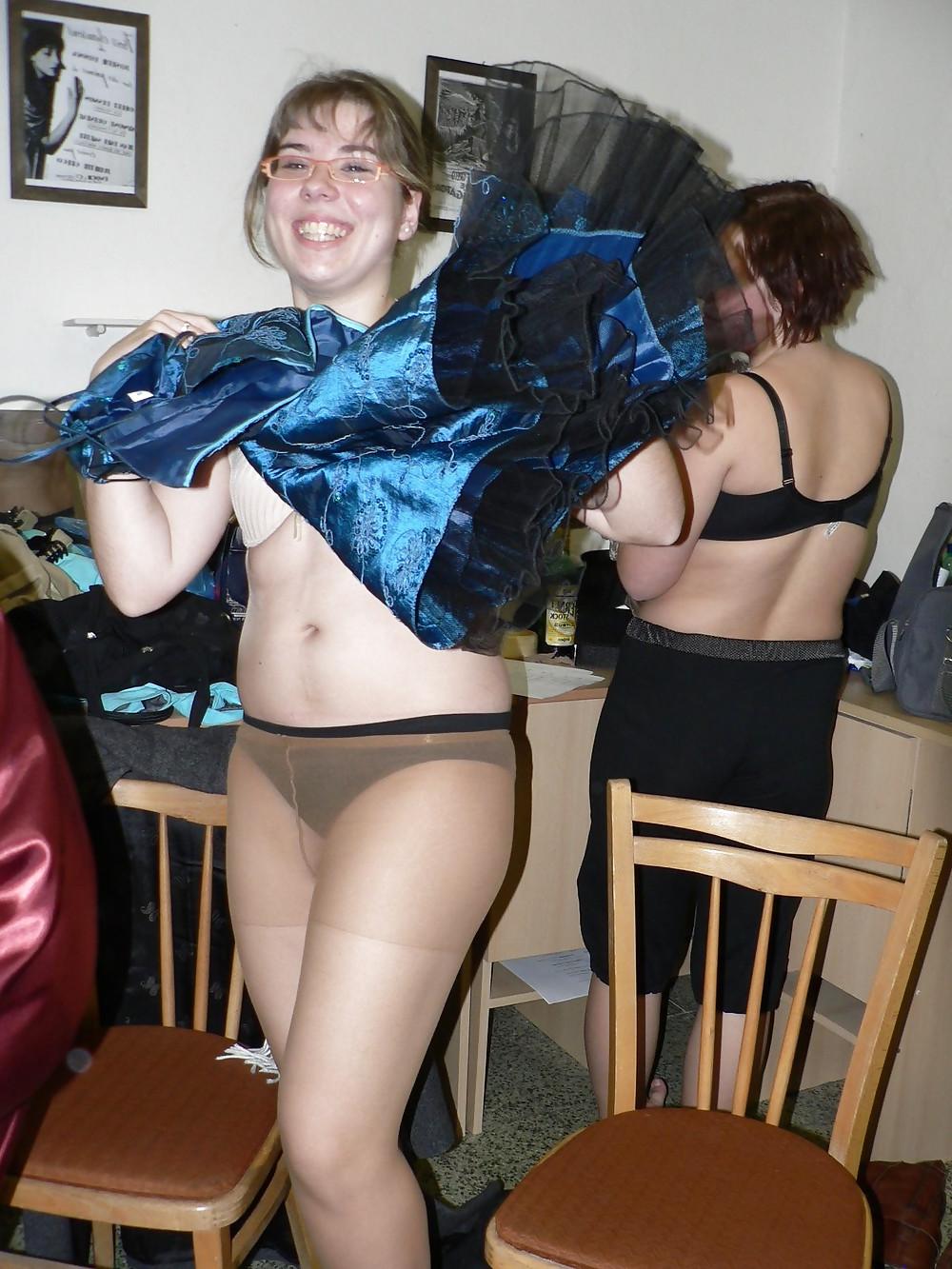 12P Candid voyeur public flashing tits panties party - girls
