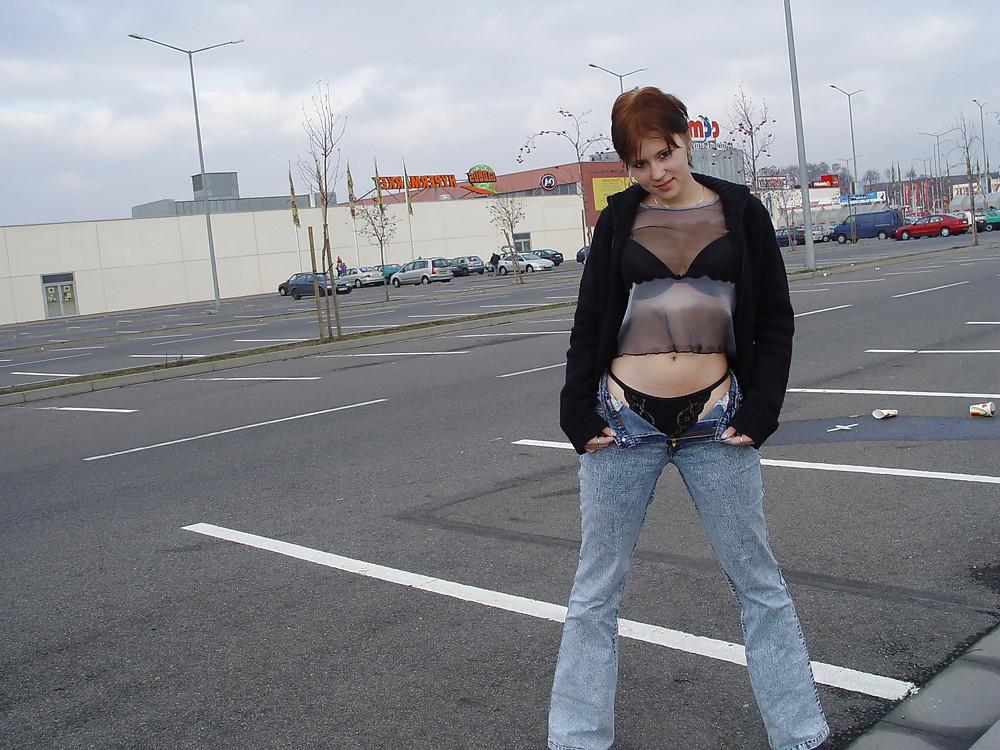 12P Candid voyeur public flashing tits panties party - girls