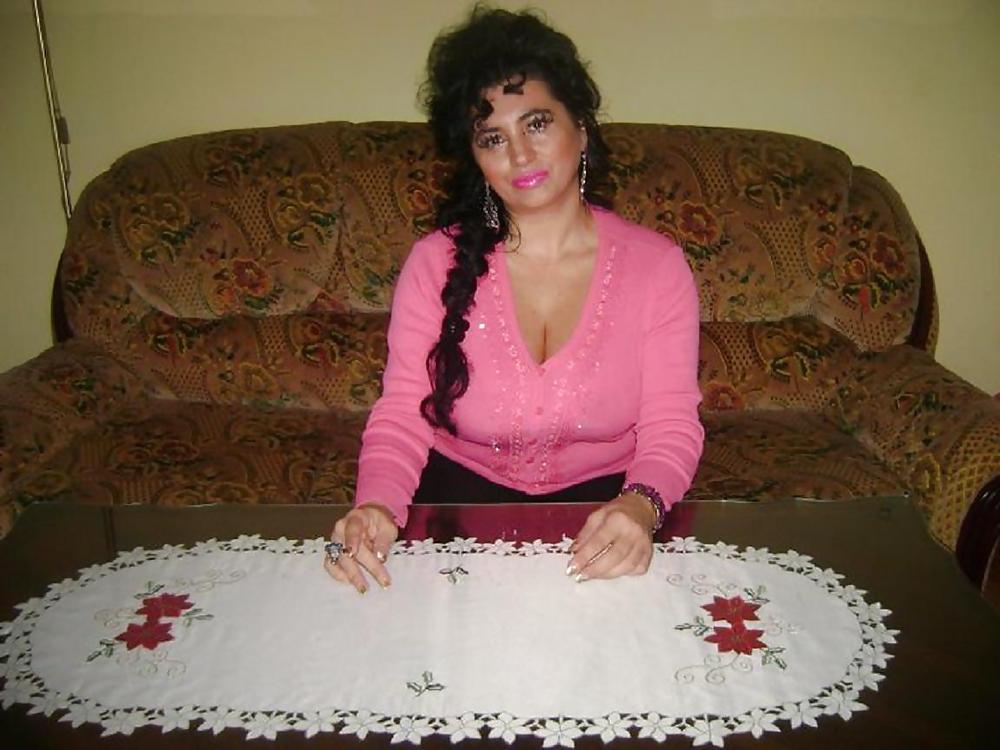6P Turkish woman: Meryem
