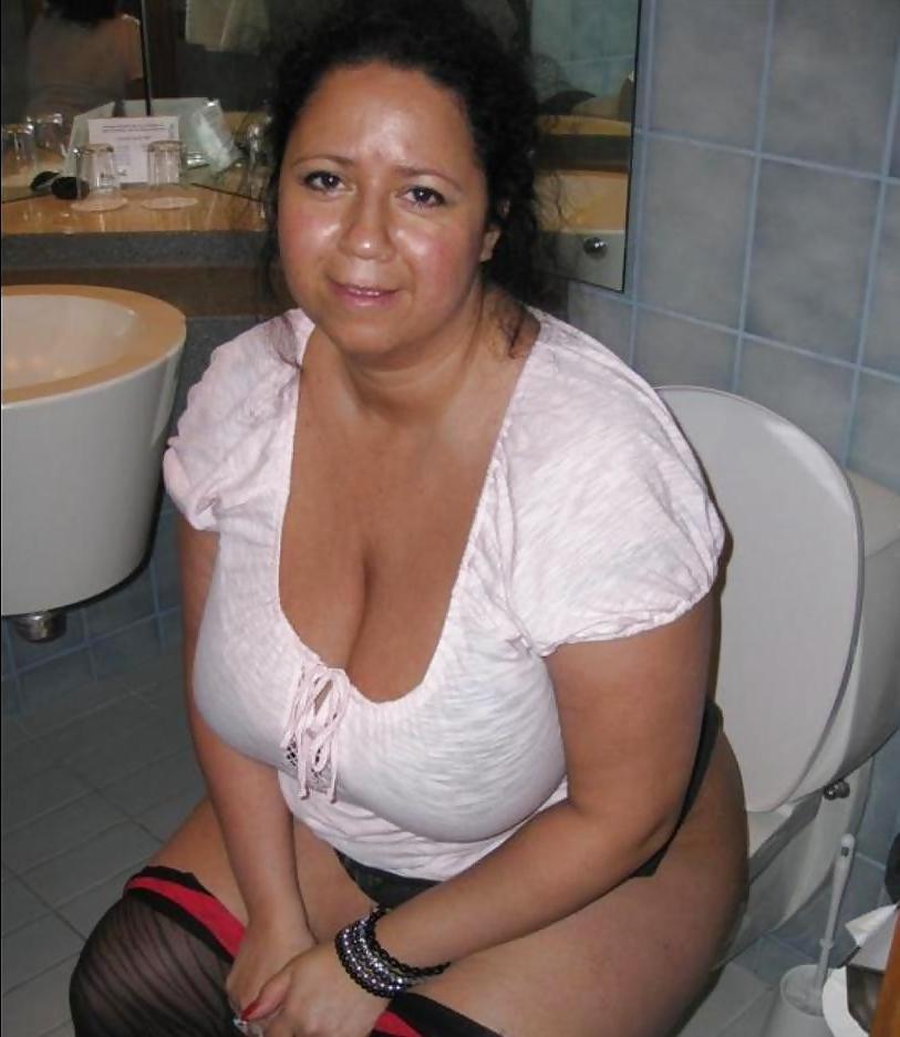 5P Big breasted milf flashing and posing