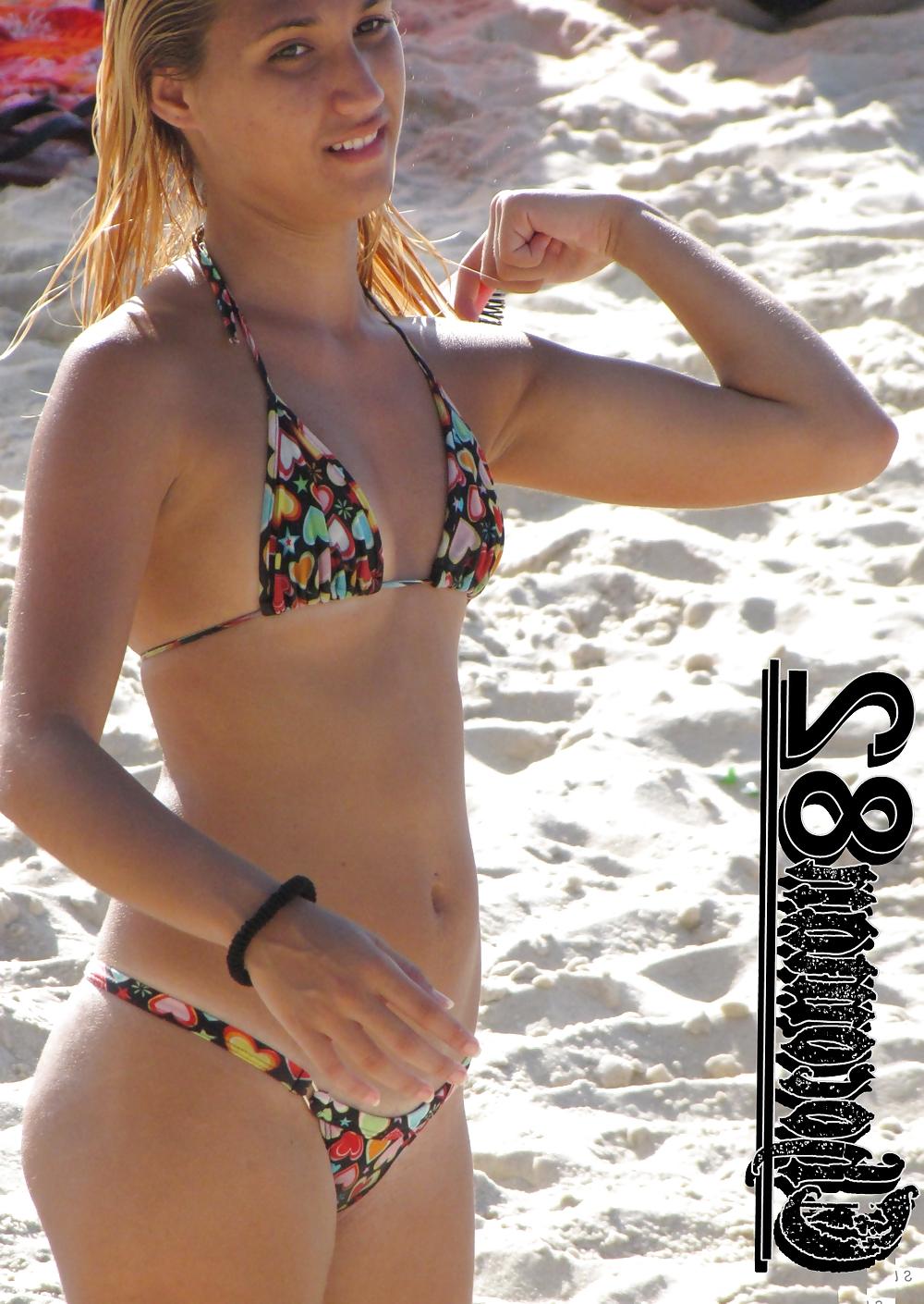 8P Voyeur on the beach 1