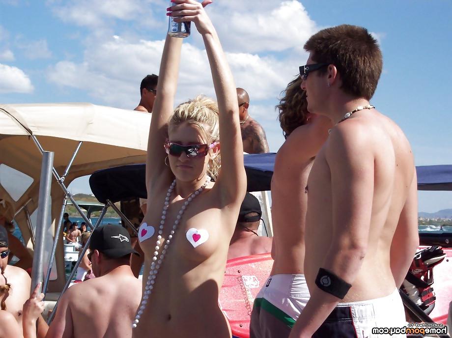 25P Slutty babes on the beach