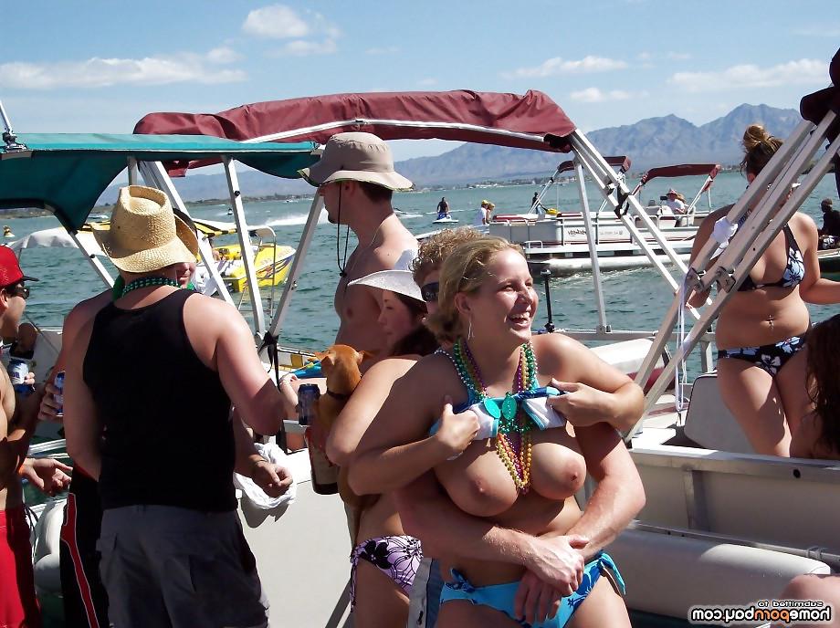 25P Slutty babes on the beach