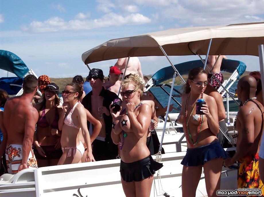25P Slutty babes on the beach