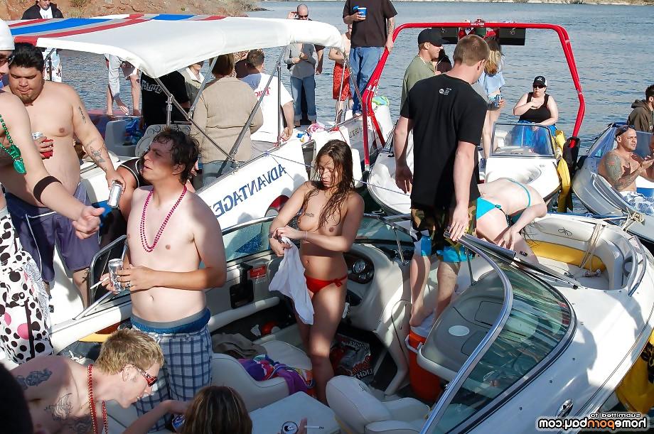 25P Slutty babes on the beach