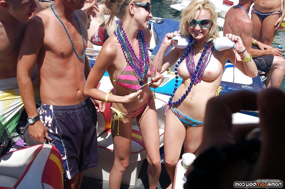 25P Slutty babes on the beach