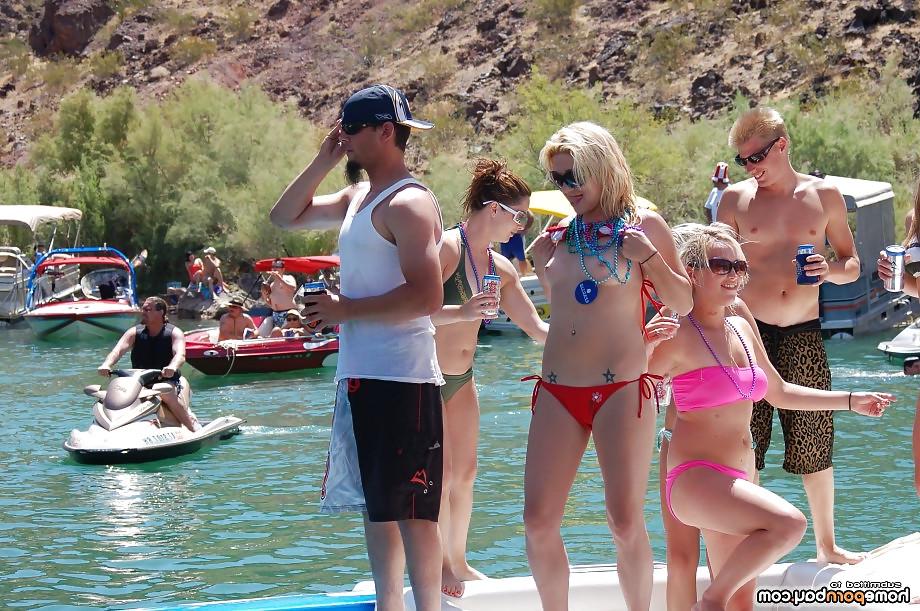 25P Slutty babes on the beach