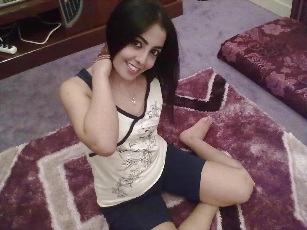 7P Arab woman 15