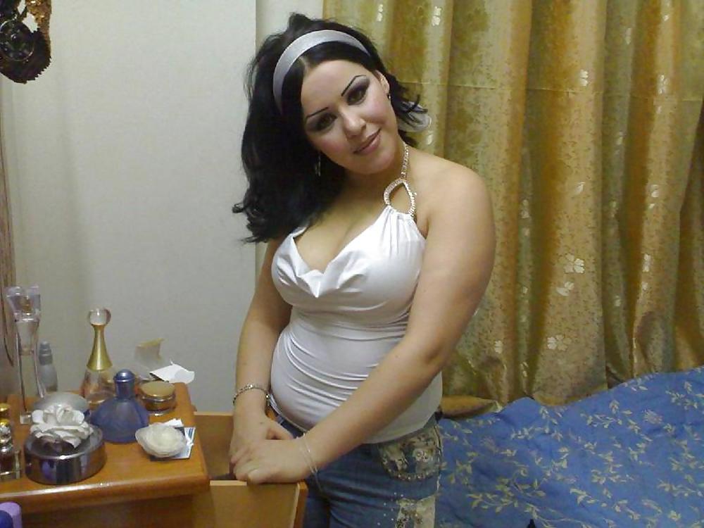 5P Arab woman: nora