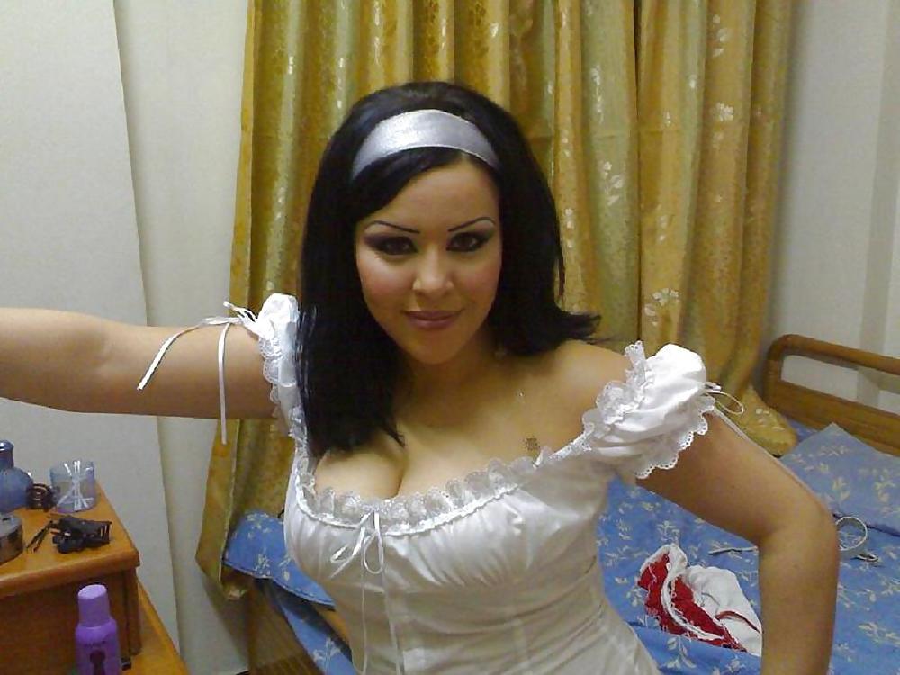 5P Arab woman: nora