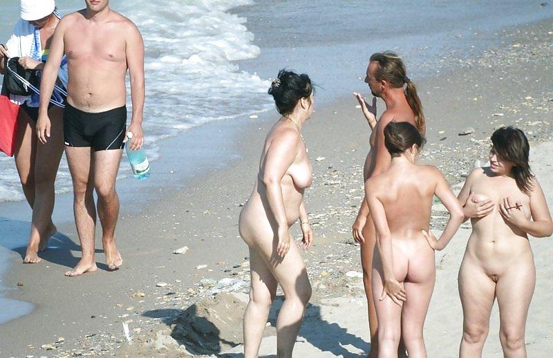25P A Horny Beach Day