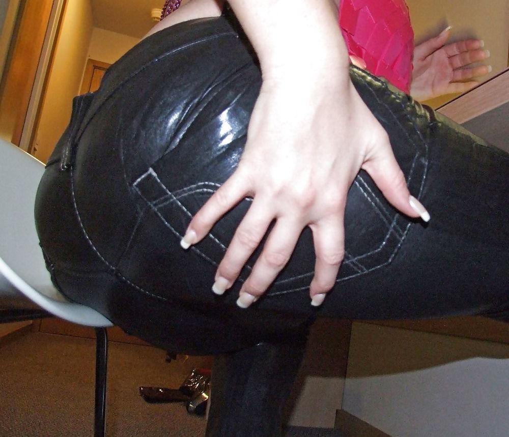18P Scharfe Fickschlampe in Leder - Hot Yummie slut in leather 
