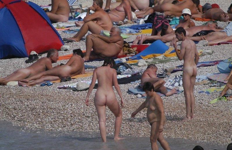 25P Nudist Beach Fun