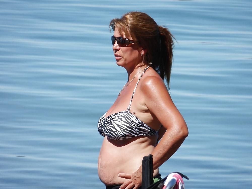 5P Saggy Boobs On Beach
