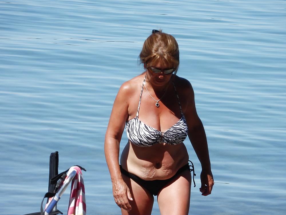 5P Saggy Boobs On Beach