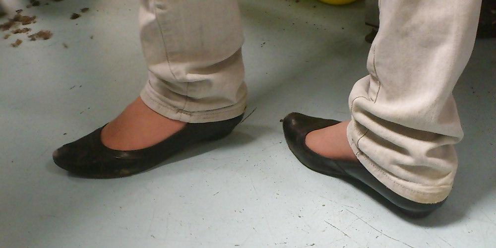 11P Candid shots ballerinas flats heels nylon barefeet teens