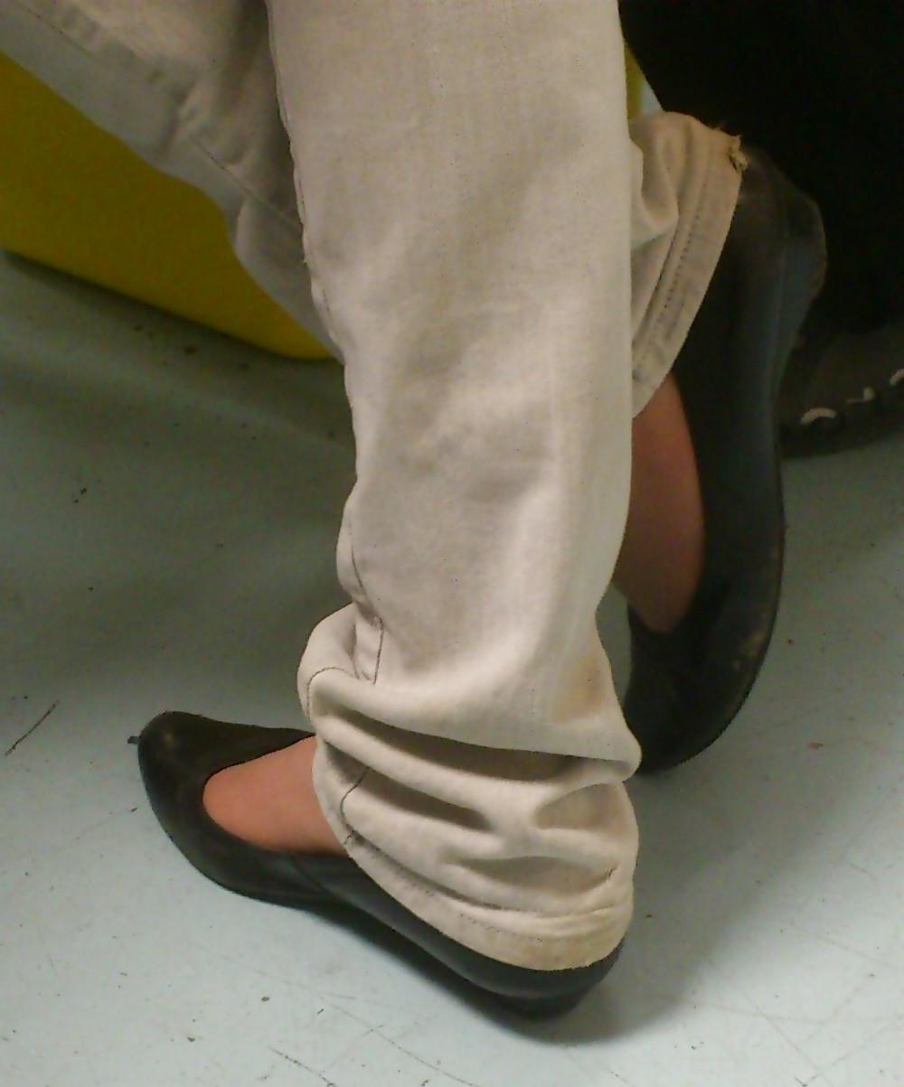 11P Candid shots ballerinas flats heels nylon barefeet teens