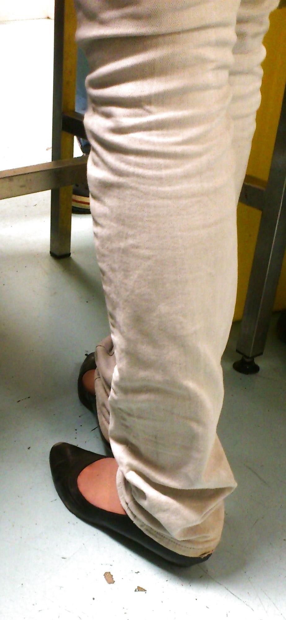 11P Candid shots ballerinas flats heels nylon barefeet teens