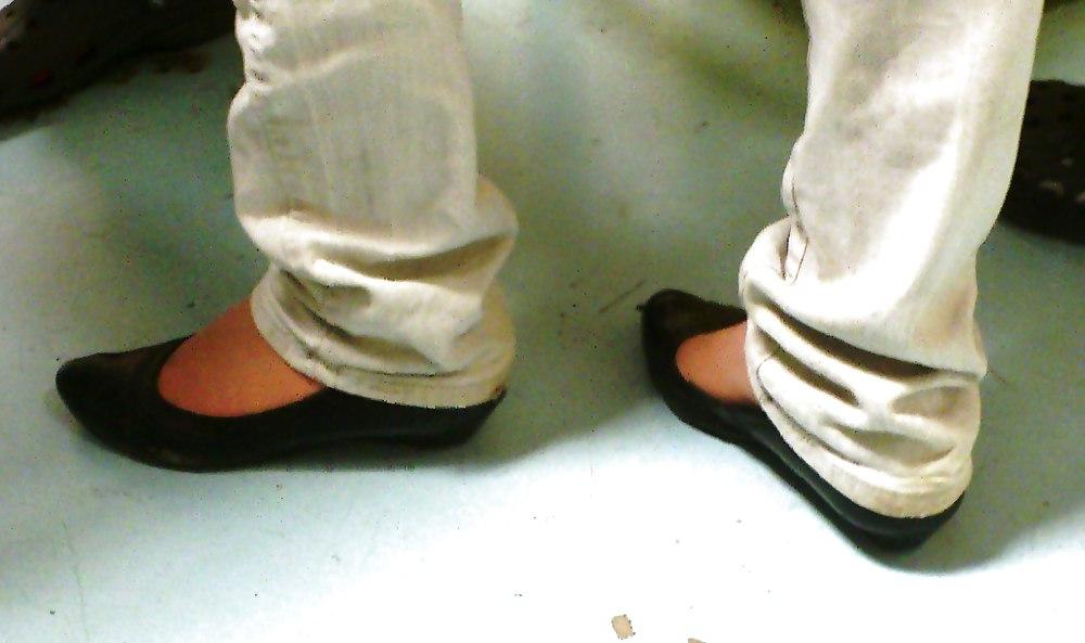 11P Candid shots ballerinas flats heels nylon barefeet teens