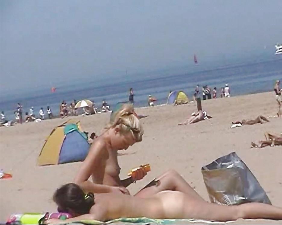 25P Nudist Beach Fun